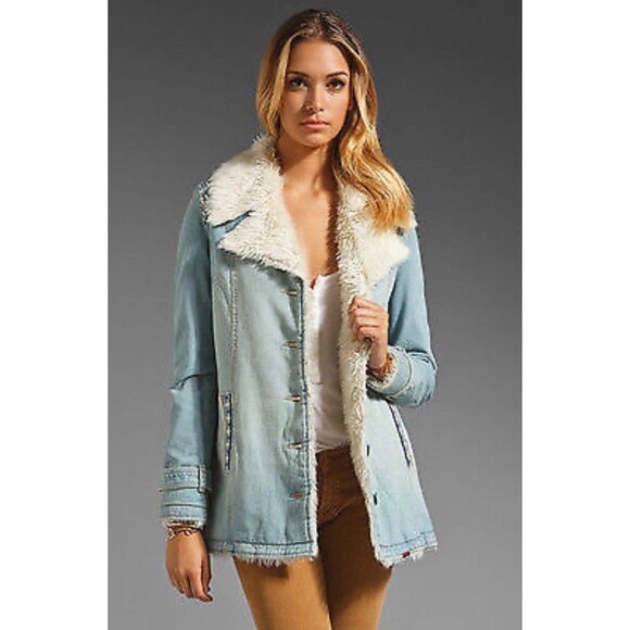 Free People Light Blue Jean Jacket with White Fur Collar - Picture 5 of 11